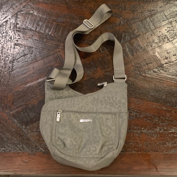 Baggallini Gray Leopard-Print Crossbody - Picture 2 of 6